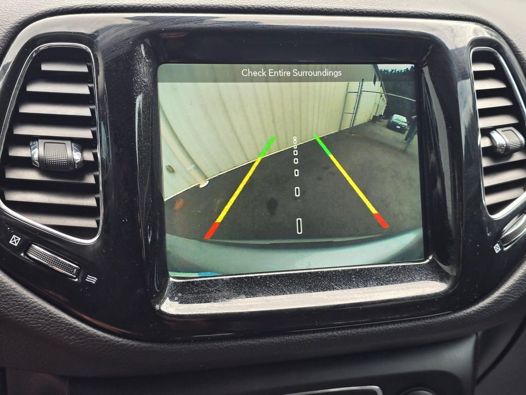 Used 2018 Jeep Compass Limited w/ Navigation Group FWD image 18