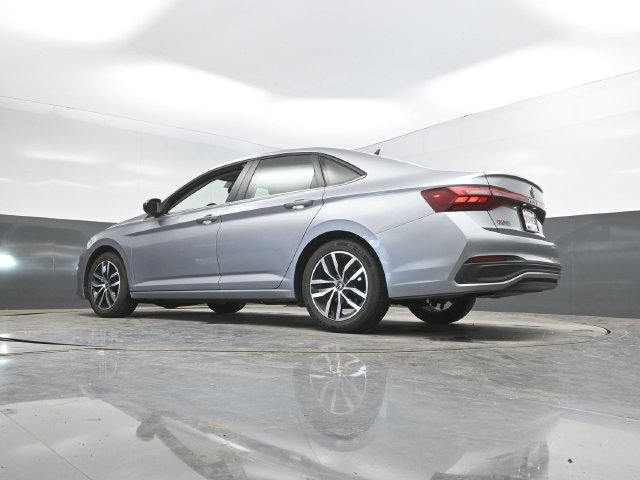 Used 2025 Volkswagen Jetta SE FWD image 48