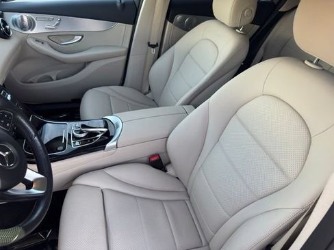 Used 2017 Mercedes-Benz GLC 300 4MATIC image 6