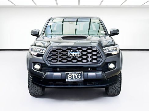 Used 2021 Toyota Tacoma TRD Sport w/ Technology Package AWD/4WD image 2