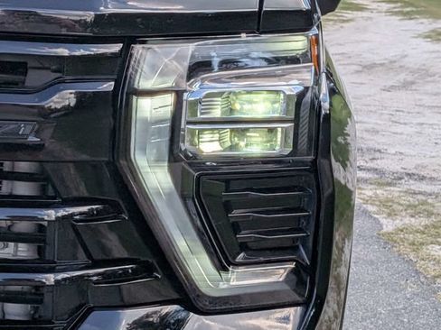 Used 2025 Chevrolet Silverado 2500 LTZ w/ LTZ Plus Package AWD/4WD image 7