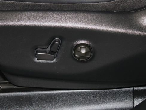 Used 2025 Chrysler Pacifica Select FWD image 38