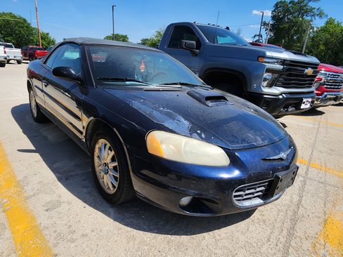 Used 2004 Chrysler Sebring LXi w/ Electronics Convenience Group FWD image 2