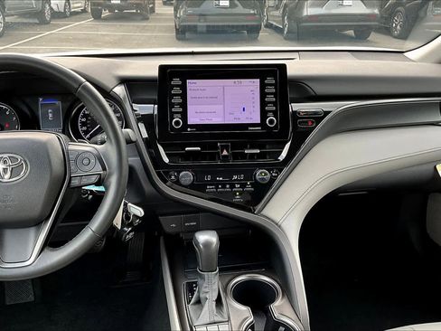 Used 2023 Toyota Camry SE image 7