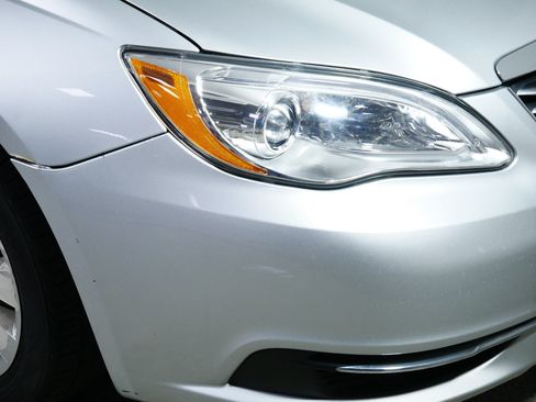 Used 2011 Chrysler 200 LX FWD image 16