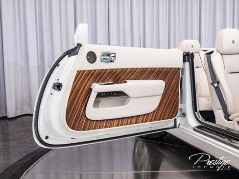 Used 2016 Rolls-Royce Dawn RWD image 38