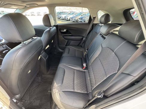 Used 2022 Kia Niro LXS image 19