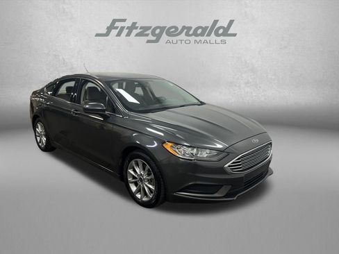 Used 2017 Ford Fusion SE w/ Fusion SE Technology Package image 10