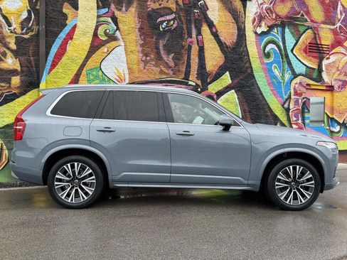 Used 2022 Volvo XC90 T6 Momentum w/ Climate Package image 6