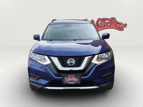 Used 2019 Nissan Rogue SV w/ Premium Package image 2
