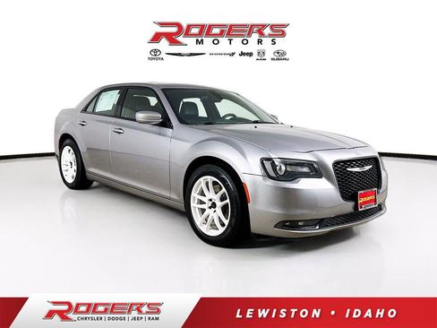 Used 2016 Chrysler 300 S image 1