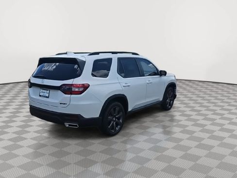 Certified 2025 Honda Pilot Sport image 8
