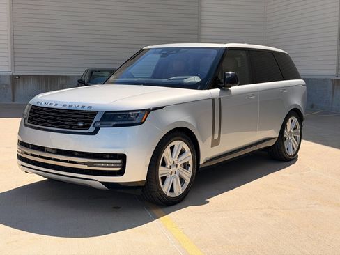 Used 2023 Land Rover Range Rover SE AWD/4WD image 3