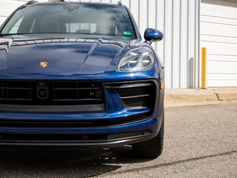 Used 2024 Porsche Macan image 12
