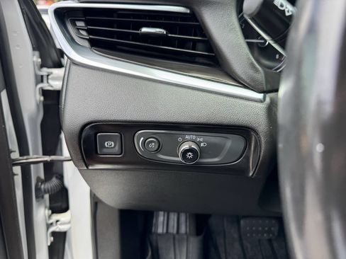 Used 2019 Buick Enclave Essence FWD image 16