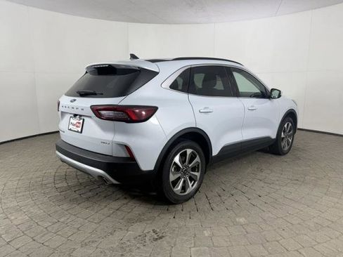 Certified 2025 Ford Escape Platinum image 7