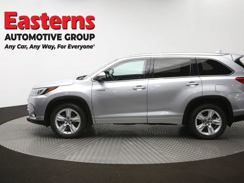 Used 2019 Toyota Highlander Limited w/ Carpet Mat Package (TMS) AWD/4WD image 66