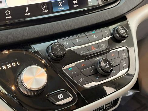 Used 2022 Chrysler Pacifica Touring-L FWD image 23
