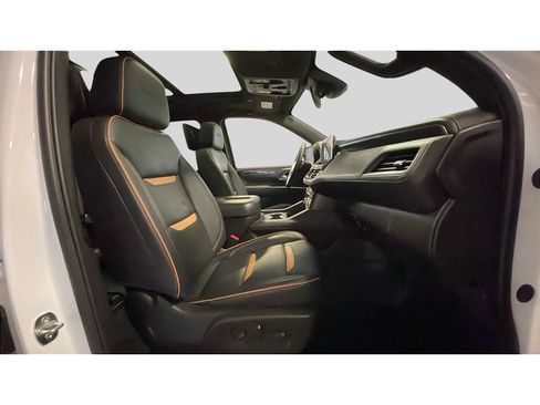 Used 2024 GMC Yukon XL AT4 w/ AT4 Premium Package AWD/4WD image 19
