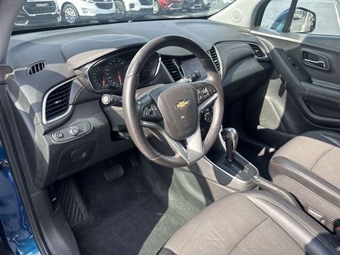 Certified 2020 Chevrolet Trax LT w/ LT Convenience Package FWD image 10
