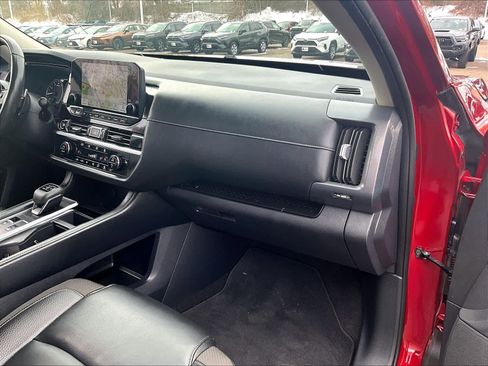 Used 2023 Nissan Pathfinder SL image 13