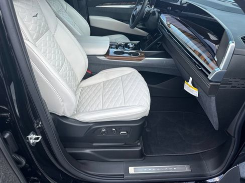 Certified 2026 Cadillac Escalade Platinum Sport w/ LPO, ONYX Package AWD/4WD image 13