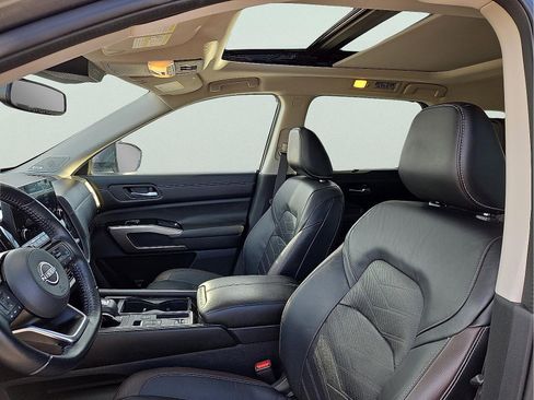 Used 2022 Nissan Pathfinder Platinum w/ Lighting Package (N93) image 13