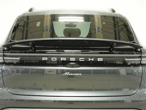 Used 2025 Porsche Macan Electric image 41