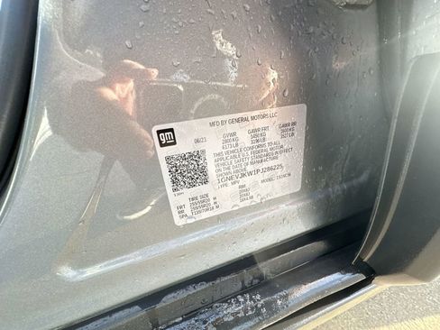 Used 2023 Chevrolet Traverse RS image 34