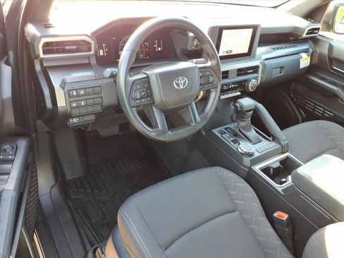 Used 2025 Toyota Tacoma SR5 AWD/4WD image 17