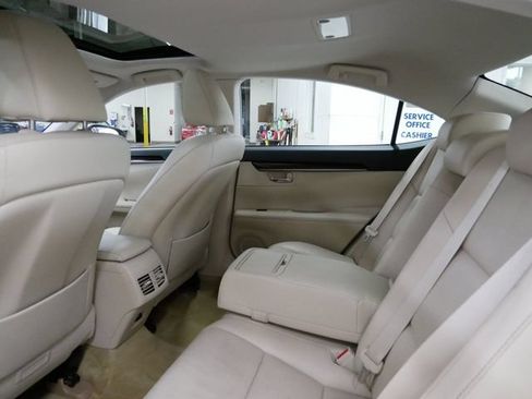 Used 2014 Lexus ES 350 w/ Luxury Package FWD image 9