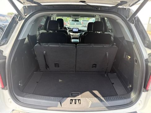 Used 2022 Ford Explorer XLT AWD/4WD image 14
