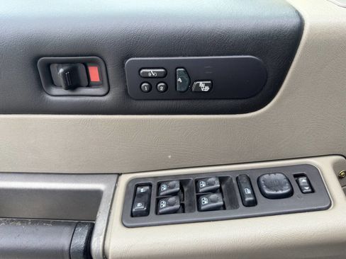 Used 2004 HUMMER H2 Base 4WD 4dr SUV image 22