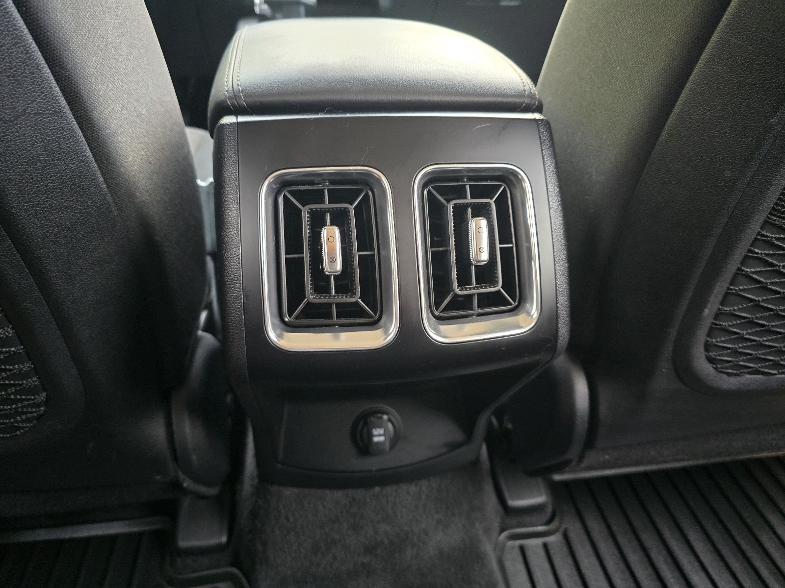 Used 2024 Kia Sorento 2WD LX image 24