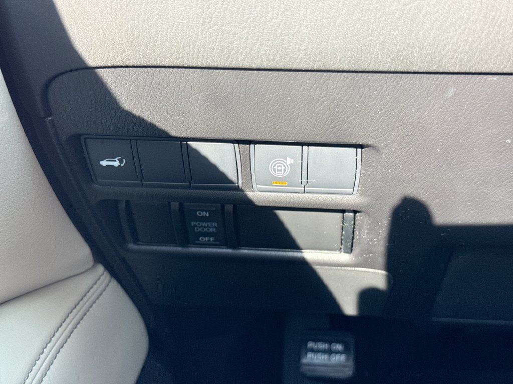 Used 2021 Nissan Armada SL w/ Captain's Chairs Package RWD image 18