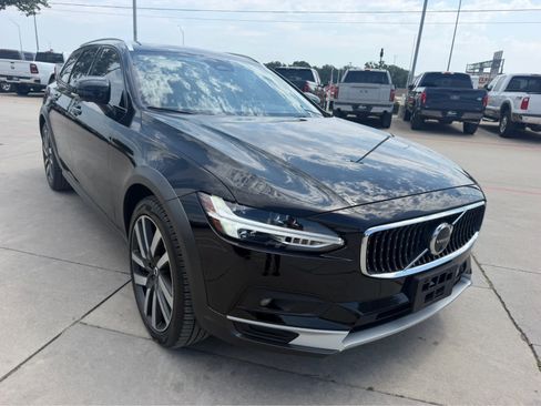 Used 2025 Volvo V90 B6 Cross Country Plus w/ Protection Package Premier AWD/4WD image 4