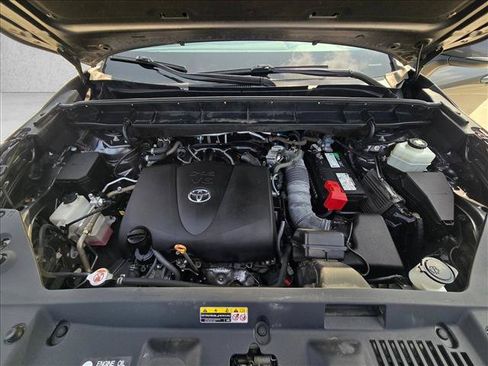Used 2022 Toyota Highlander LE FWD image 22