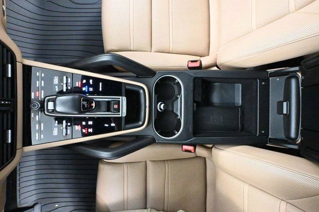 Used 2022 Porsche Cayenne E-Hybrid Coupe AWD/4WD image 31