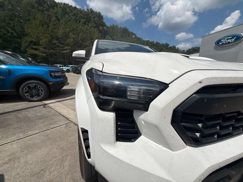 Used 2025 Toyota Tacoma TRD Sport AWD/4WD image 31