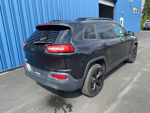 Used 2016 Jeep Cherokee Latitude w/ Comfort/Convenience Group AWD/4WD image 4