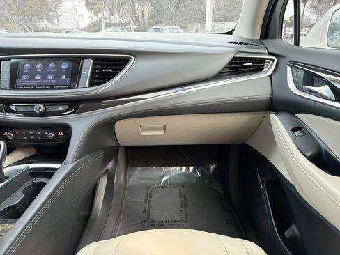 Used 2020 Buick Enclave Essence image 17