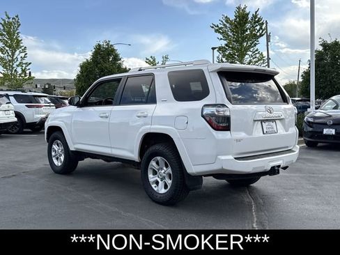 Used 2016 Toyota 4Runner SR5 w/ Four Season Floor Mat Package AWD/4WD image 6