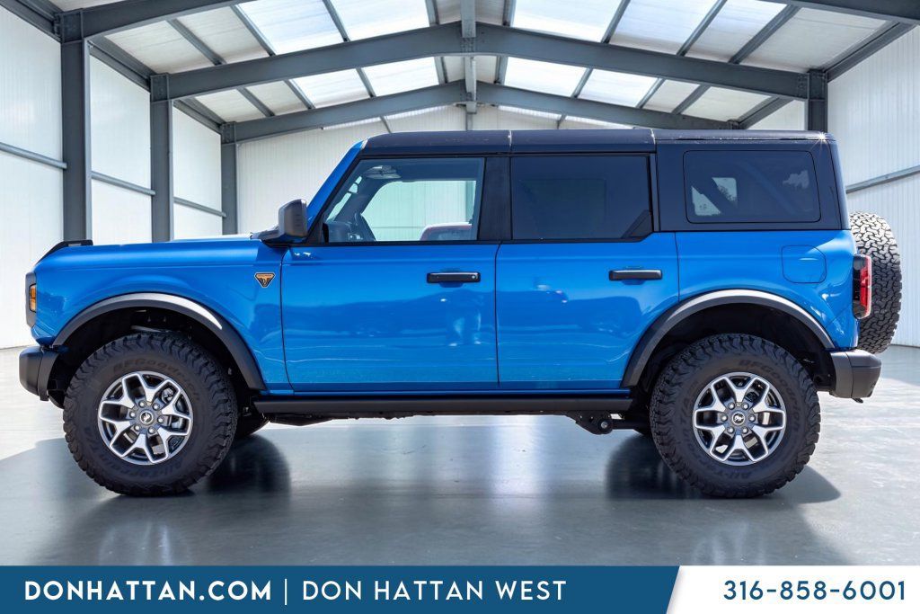 Used 2025 Ford Bronco Badlands AWD/4WD image 2
