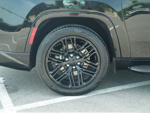 Used 2024 Jeep Wagoneer L Series II w/ Convenience Group I AWD/4WD image 50