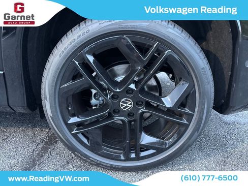 New 2025 Volkswagen Tiguan SE R-Line image 9