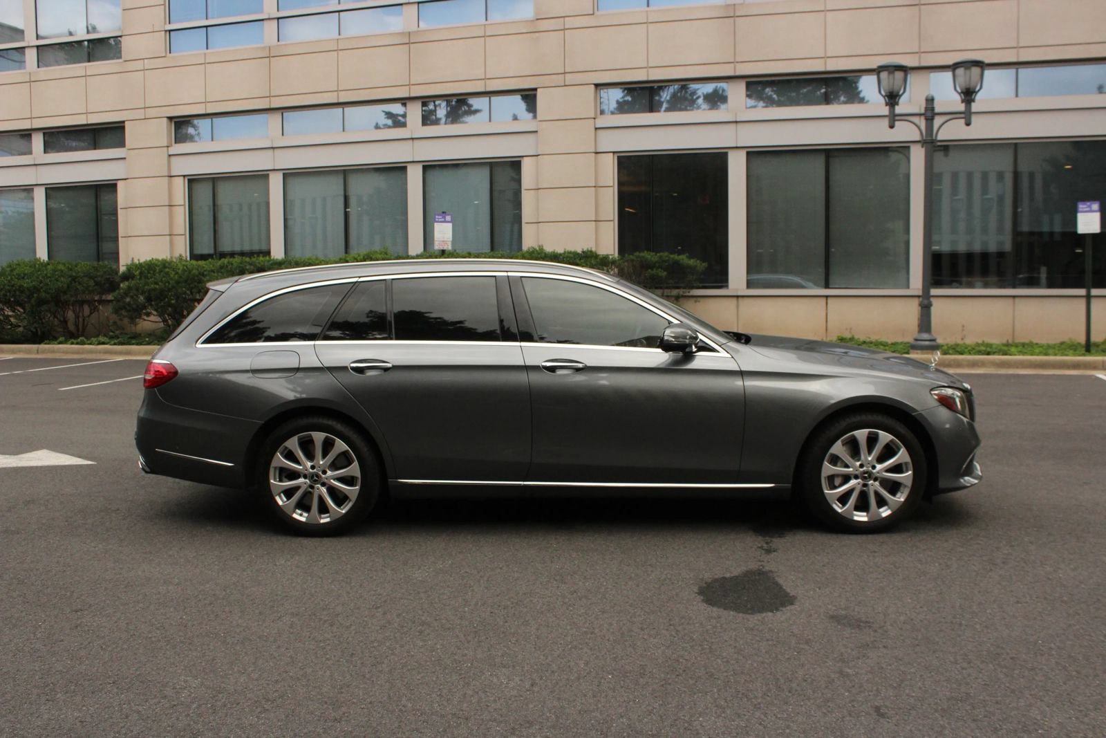 Used 2018 Mercedes-Benz E 400 4MATIC Wagon w/ Premium 3 Package image 6