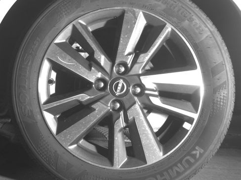 Used 2025 Nissan Versa SV FWD image 17
