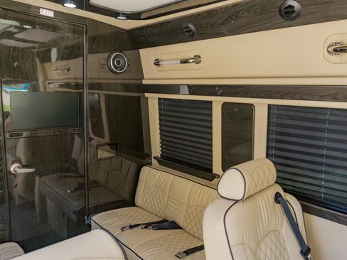 Used 2022 Mercedes-Benz Sprinter 2500 image 48