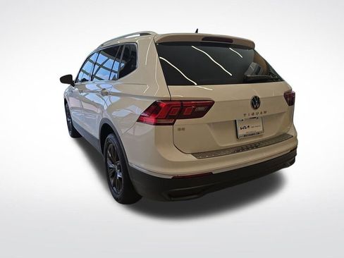 Used 2024 Volkswagen Tiguan SE image 3