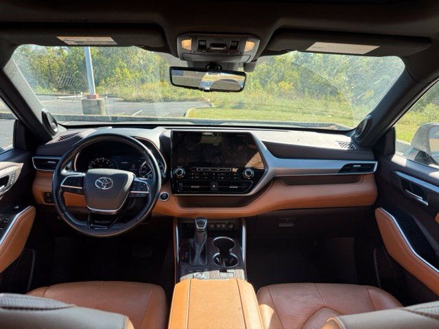 Used 2021 Toyota Highlander Platinum AWD/4WD image 22